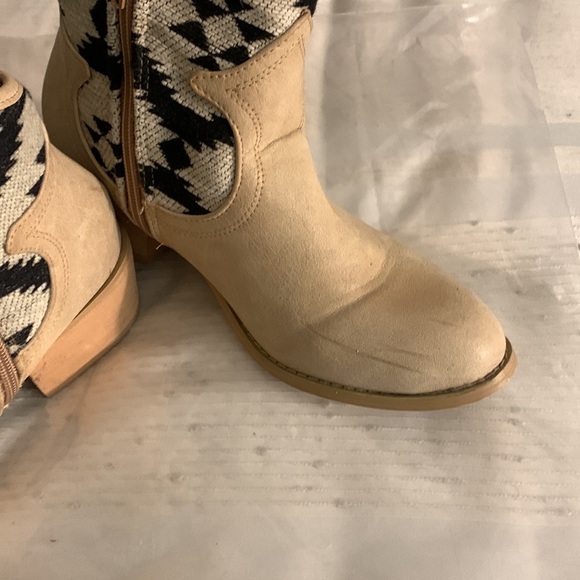 Francesca’s Ankle Boot - Picture 6 of 7